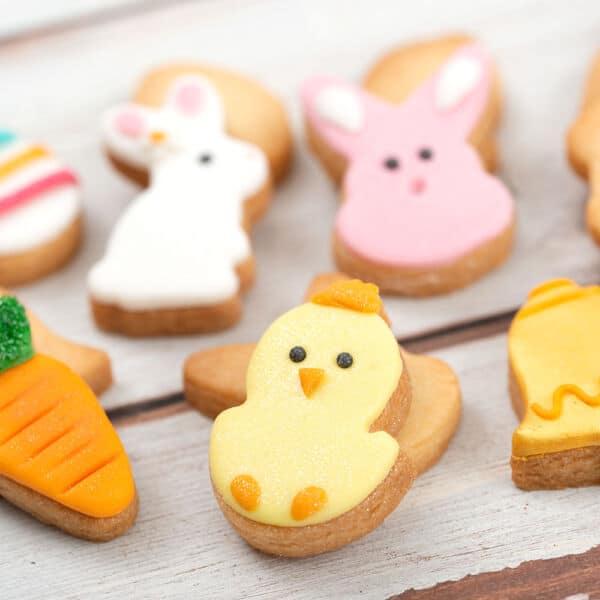 coffret 6 mini emporte pièces pâques